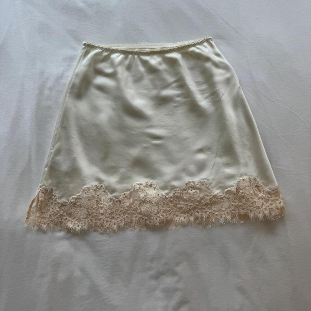 Cream lace trim mini skirt with lace trim at the hem
